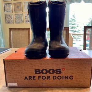 Bogs Snow Boots Size 12 Kids - great used